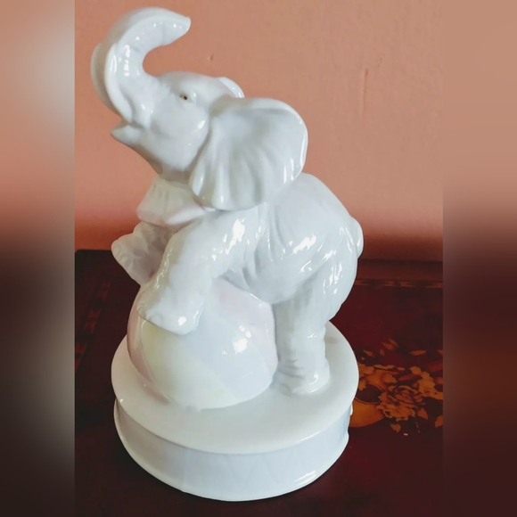 Ceramic Night Light Elephant Trunk Up - Picture 4 of 6